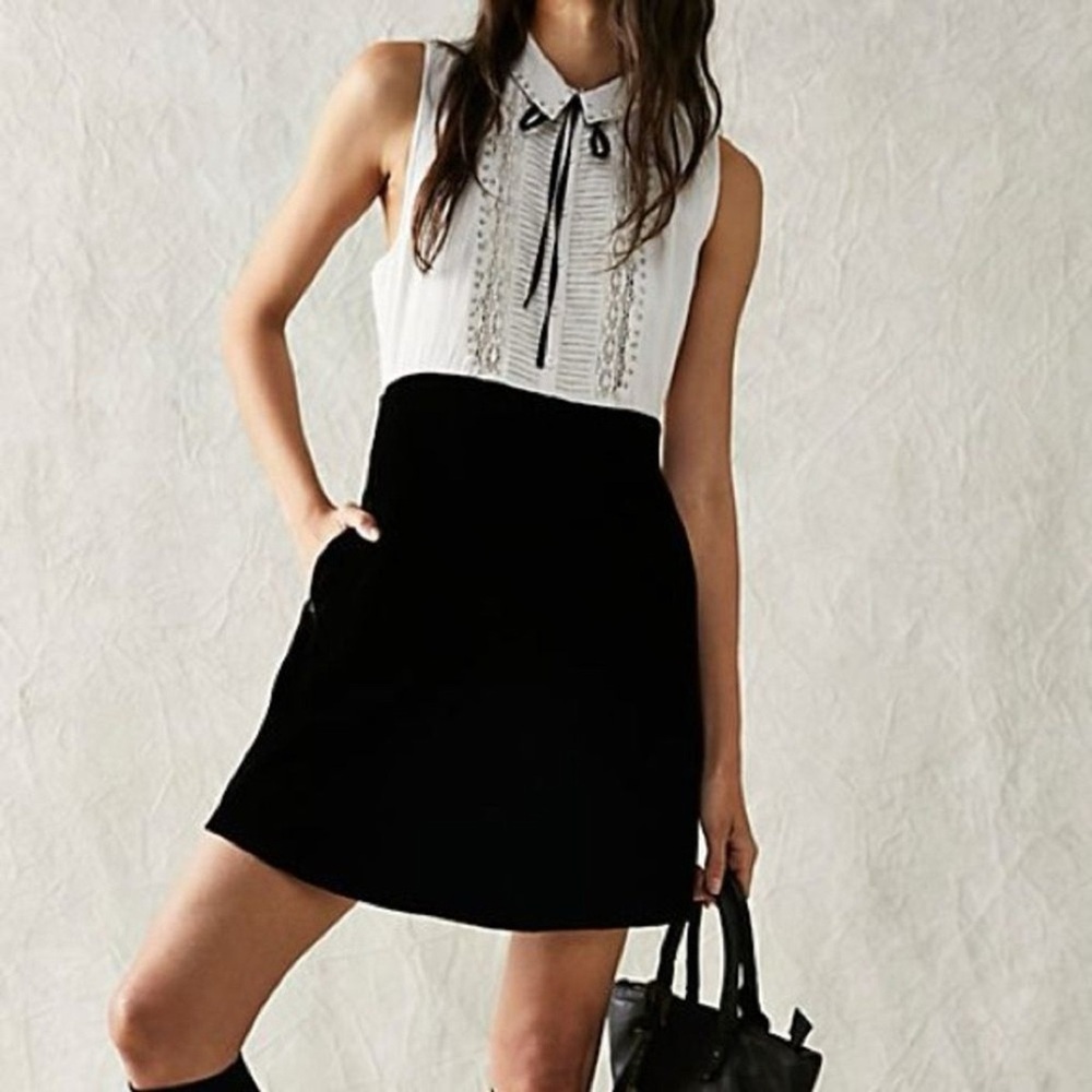 Elegant Black and White Sleeveless Dress